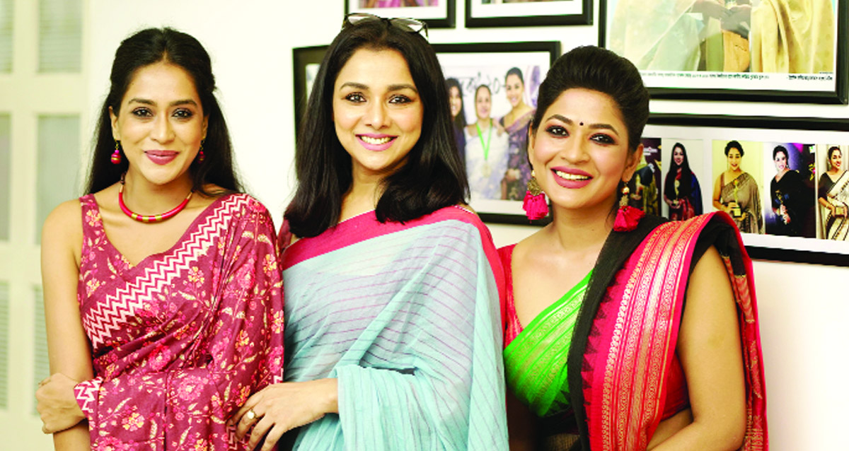 একই ফ্রেমে মম রুনা বাঁধন