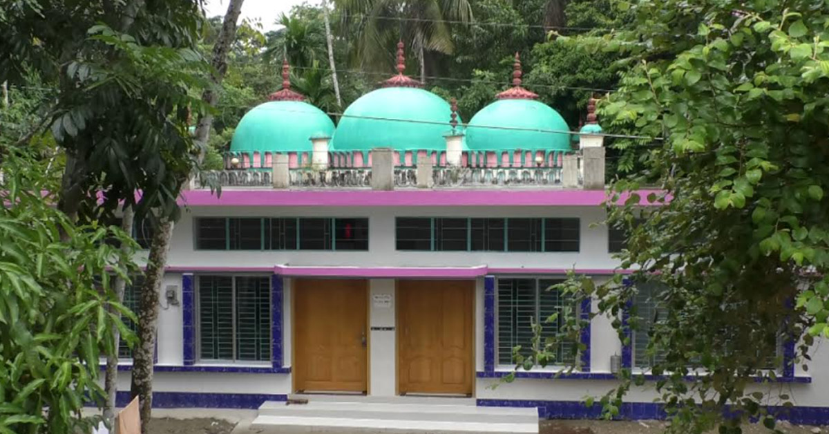 ২০০ বছরের প্রাচীন তাকিয়া মসজিদটির সংস্কার চায় এলাকাবাসী
