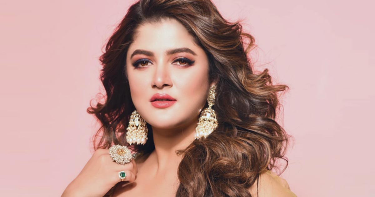 কি কারণে ভক্তকে কষে চড় মারলেন শ্রাবন্তী!