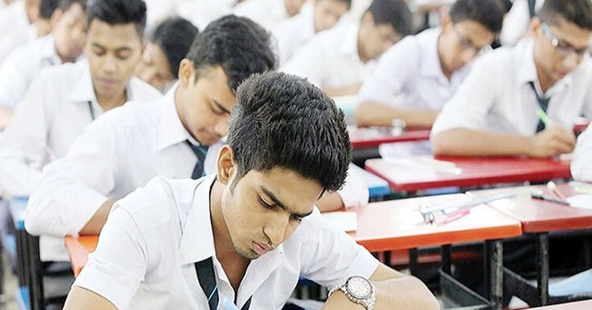 শেষ হল এসএসসি ও সমমানের প্রথম দিনের পরীক্ষা