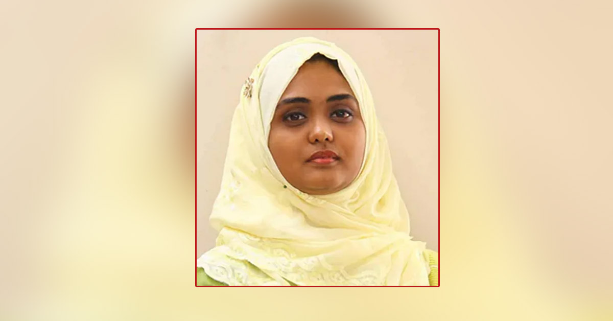 টুর্নামেন্টের ট্রফি প্রকাশ্যে আছড়ে ভাঙলেন ইউএনও, ভিডিও ভাইরাল