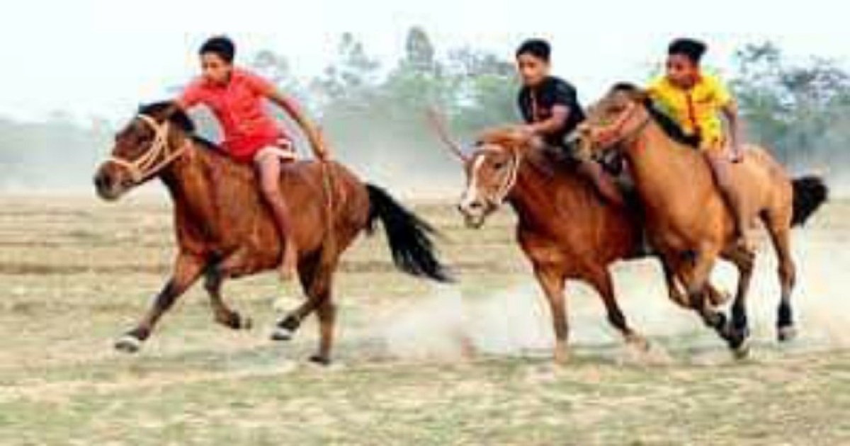 কালিয়ায় ঐতিহ্যবাহী ঘোড়াদৌড় অনুষ্ঠিত