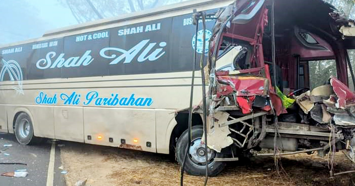 লোহাগাড়ায় বাস-ট্রাকের মুখোমুখি সংঘর্ষে নিহত ১, আহত ৪