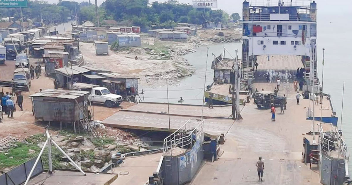 দৌলতদিয়া ঘাটে যাত্রী-যানবাহনের চাপ নেই