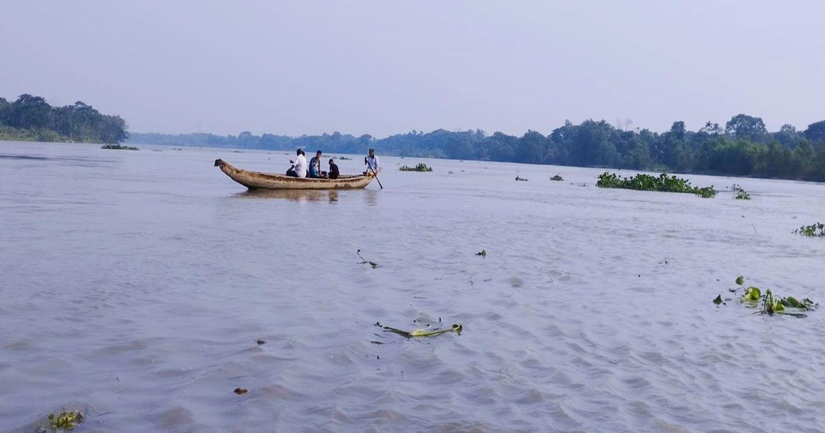 বজ্রপাতসহ বৃষ্টির অপেক্ষায় হালদা নদীর মা-মাছ