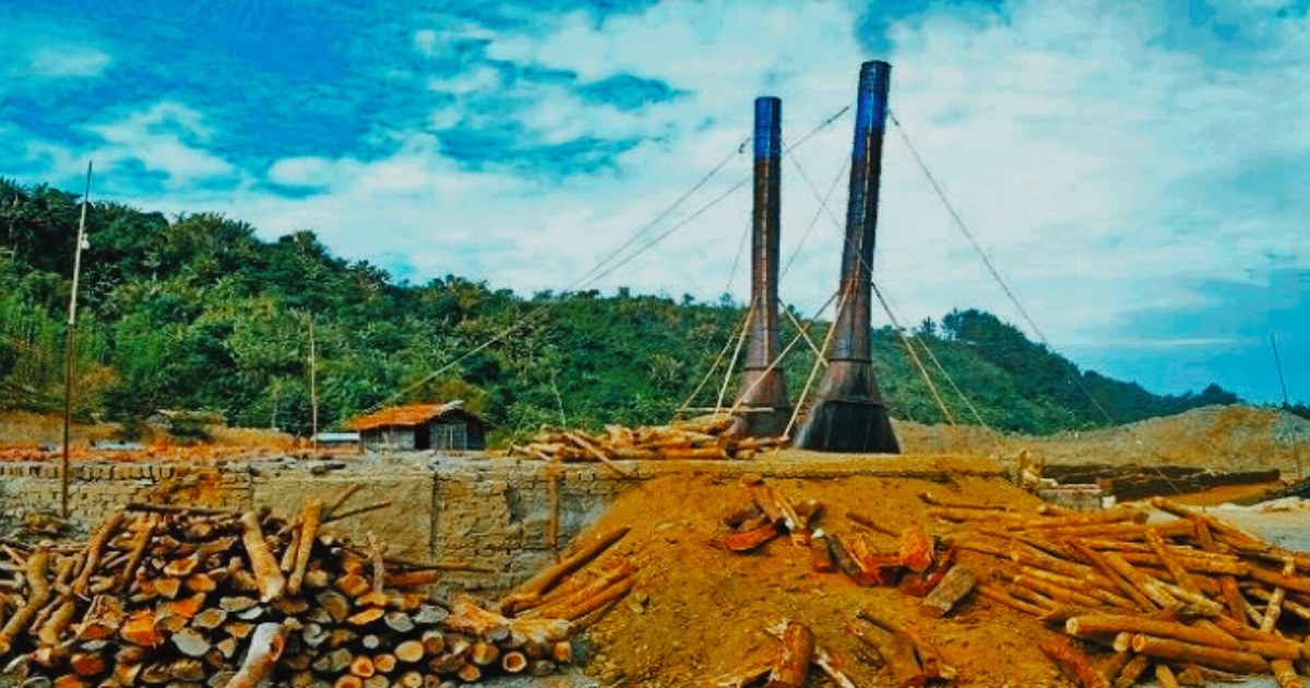 লামায় চলছে ৪০টি অবৈধ ইটভাটা বিপর্যস্ত পরিবেশ