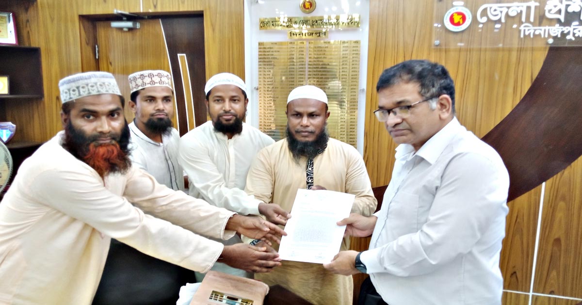 চাকুরী রাজস্বখাতে নেওয়ার দাবীতে স্মারকলিপি প্রদান