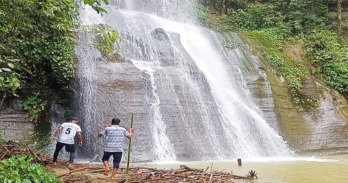 রোমাঞ্চকর পর্যটকদের আকর্ষণ চিতা ঝর্ণা ‘হাম-হাম জলপ্রপাত’