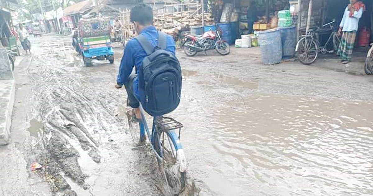 কাউনিয়ায় রাস্তার বেহাল দশা, জলাবদ্ধতায় দুর্ভোগ