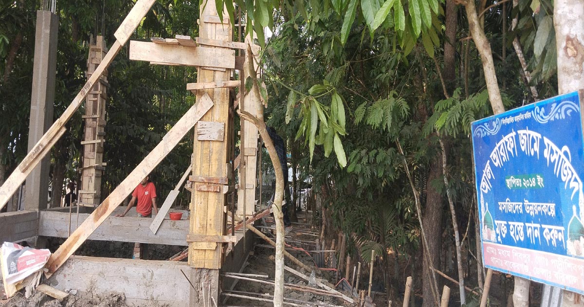 বাকেরগঞ্জে মসজিদ নির্মাণে বাঁধা, রাতের আঁধারে জমি দখলের চেষ্টা