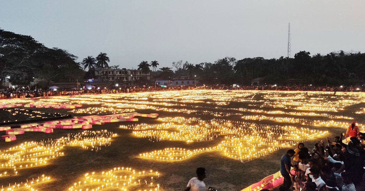 লাখো প্রদীপ জ্বালিয়ে ভাষা শহীদদের স্মরণ
