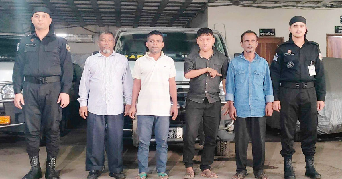 রাজধানীতে রেলের টিকিট কালোবাজারি চক্রের ৪ সদস্য গ্রেপ্তার