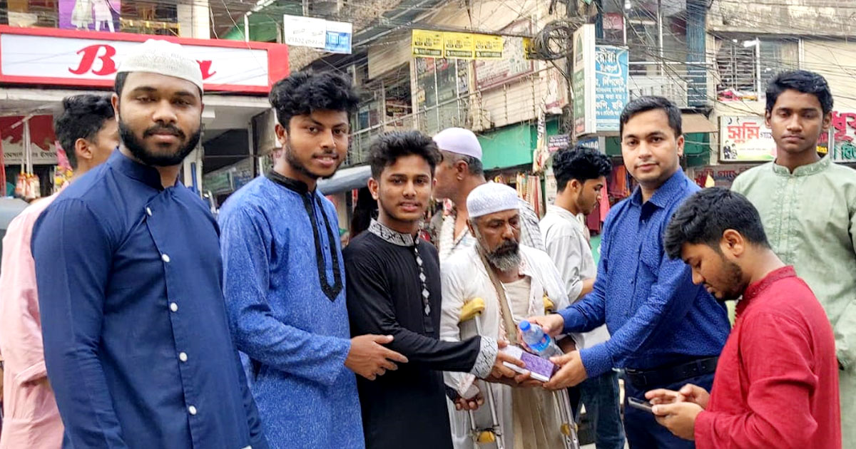 রাঙামাটি শহরে পিসিসিপি পৌর শাখার ইফতার বিতরণ