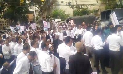 আদালতে পুলিশ-বিএনপিপন্থি আইনজীবী সংঘর্ষ