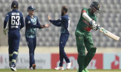 ইংল্যান্ডকে ২১০ রানের টার্গেট দিল বাংলাদেশ