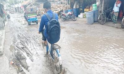 কাউনিয়ায় রাস্তার বেহাল দশা, জলাবদ্ধতায় দুর্ভোগ