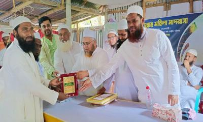কওমী পরীক্ষায় দেশ সেরা ত্রিশালের সুবর্নাকে সংবর্ধনা