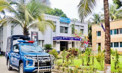 টুঙ্গিপাড়ায় পানি না পেয়ে ইউপি চেয়ারম্যানকে জুতাপেটা