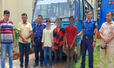 ভালুকায় চলন্ত বাসে ধর্ষণের চেষ্টা, ধাক্কা দিয়ে ফেলায় নারী শ্রমিক আহত