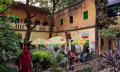 জৌলুশ হারাচ্ছে বিউটি বোর্ডিং