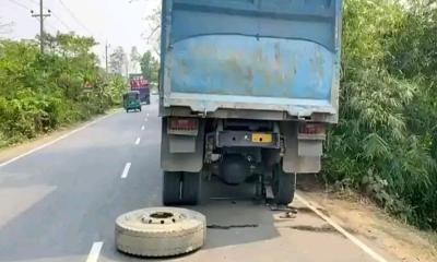 ট্রাকের চাকা বিস্ফোরণে হেলপারের মৃত্যু