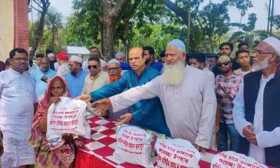 কিশোরগঞ্জে অসহায় মানুষের মাঝে ইফতার বিতরণ