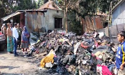 গৌরীপুরে আগুনে পুড়ে ছাই গুদাম ঘর