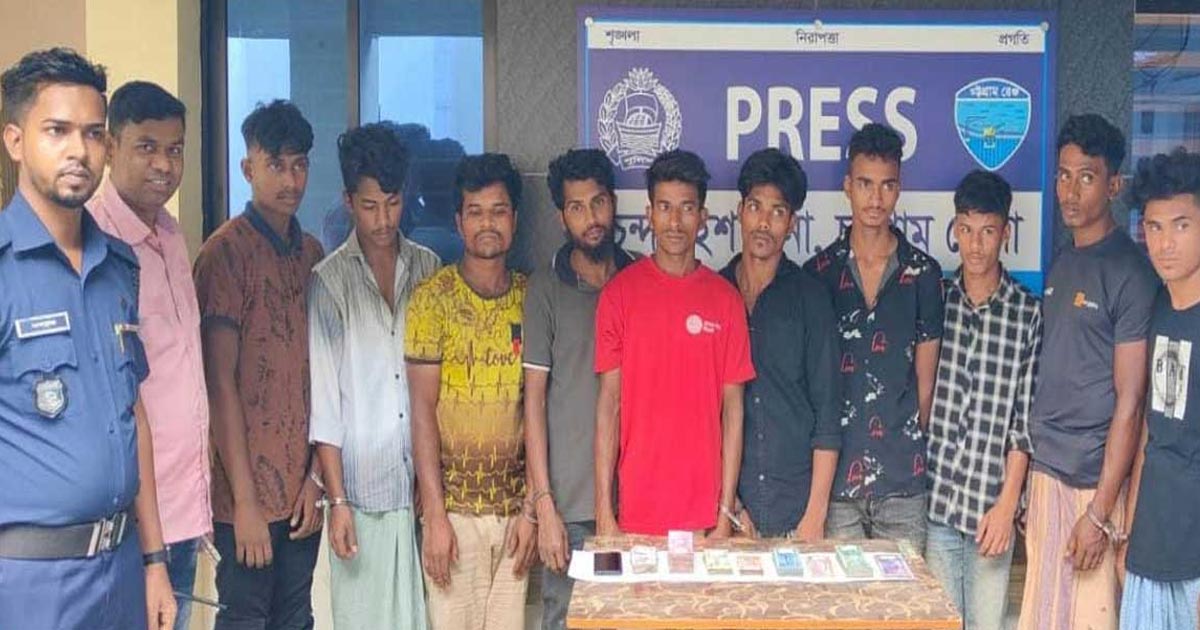 চন্দনাইশে টাকা ও মোবাইলসহ ১০ ছিনতাইকারী গ্রেপ্তার