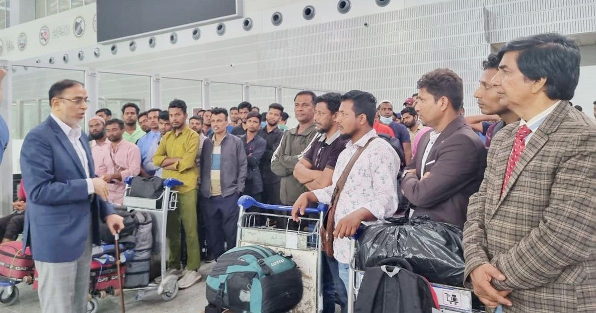 সুদান থেকে দেশে ফিরেছেন আরও ৫২ জন