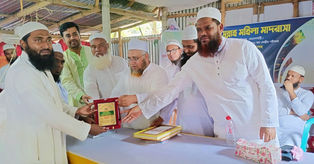 কওমী পরীক্ষায় দেশ সেরা ত্রিশালের সুবর্নাকে সংবর্ধনা