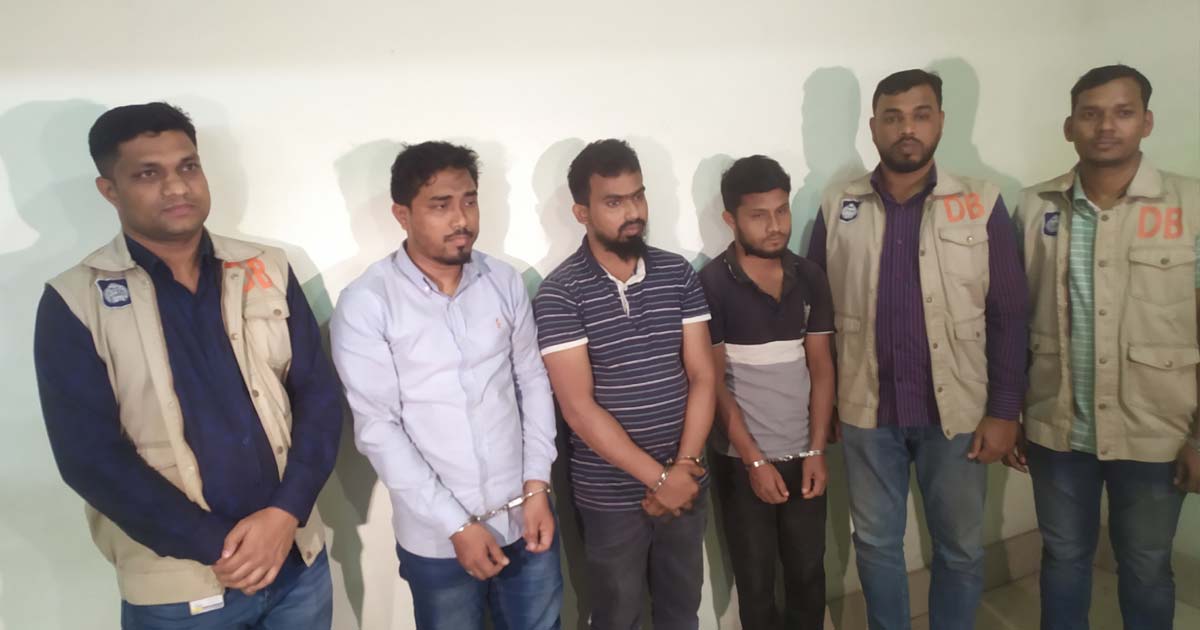 চট্টগ্রামে ৩ হ্যাকার আটক