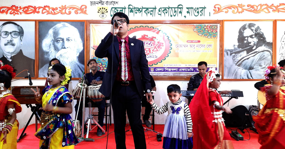 মাগুরায় গান গেয়ে বসন্ত উৎসব উদ্বোধন করলেন জেলা প্রশাসক