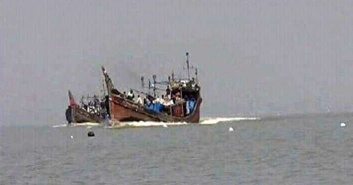 গভীর বঙ্গোপসাগরে ডাকাতি ৯ জেলে নিখোঁজ