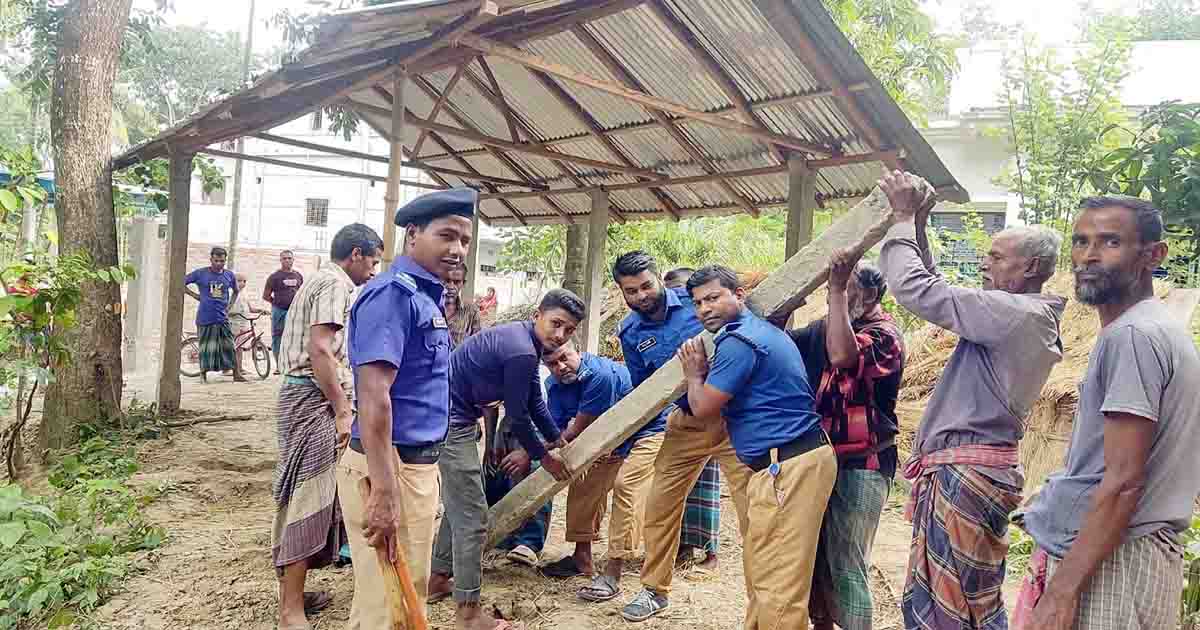 বেদখলে থাকা রাস্তা দখল মুক্ত করেছে গ্রাম পুলিশ