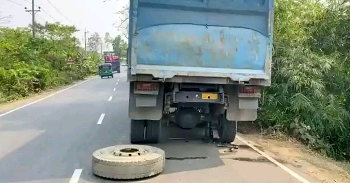 ট্রাকের চাকা বিস্ফোরণে হেলপারের মৃত্যু