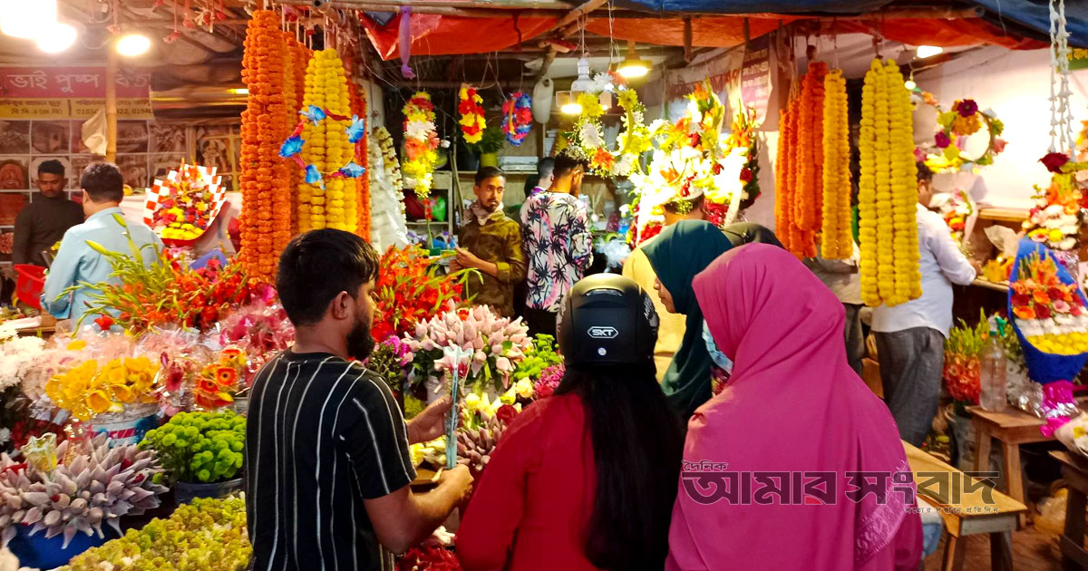 ফাগুনের গোলাপে আগুন দাম
