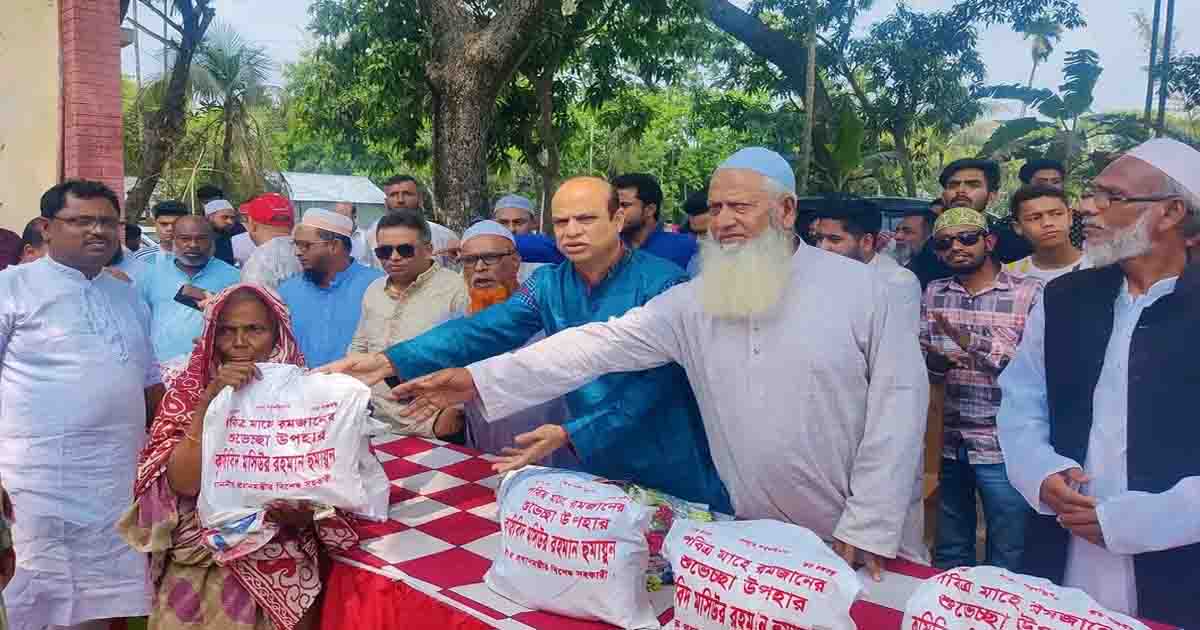 কিশোরগঞ্জে অসহায় মানুষের মাঝে ইফতার বিতরণ