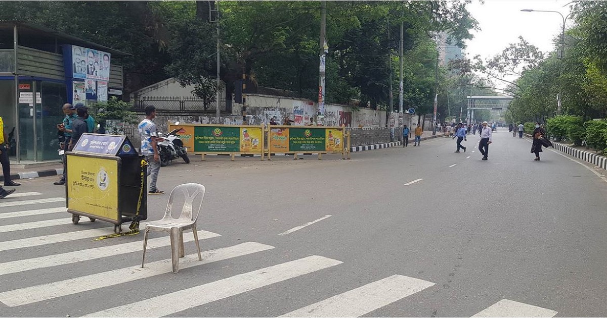 বঙ্গবাজার এলাকায় আগুন, যান চলাচল বন্ধ