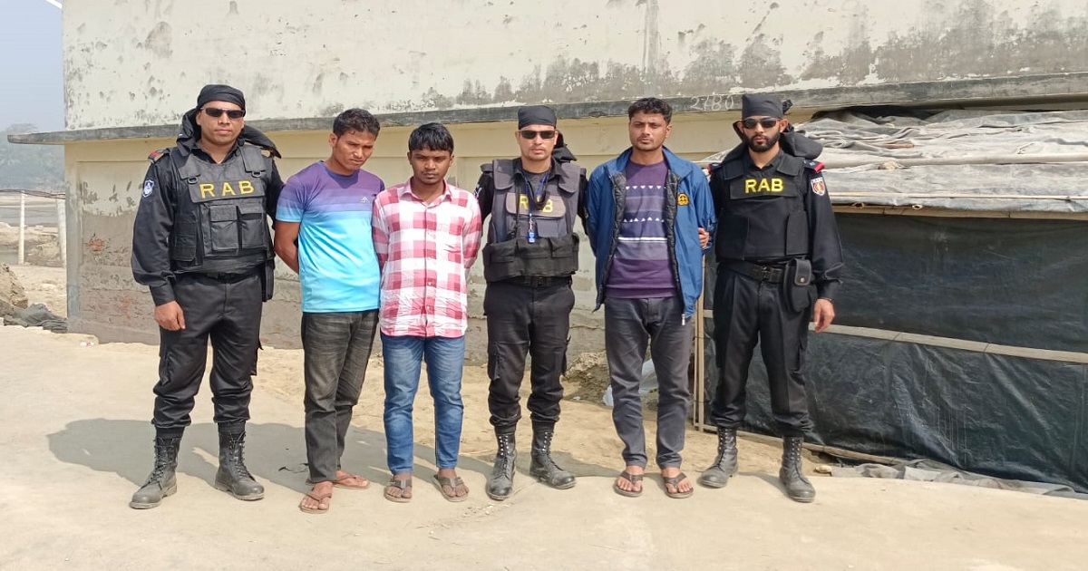 কুতুদিয়ায় শীর্ষ জলদস্যু গ্রেপ্তার