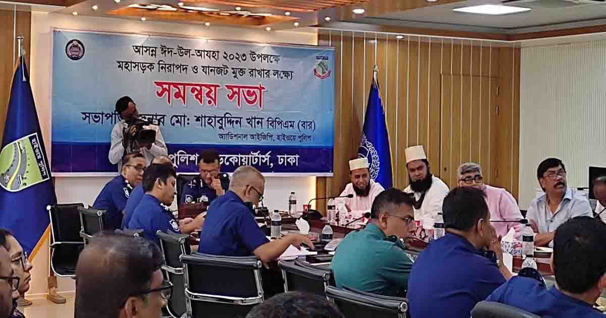 হাইওয়েতে পশুবাহী গাড়ি থামানো যাবে না