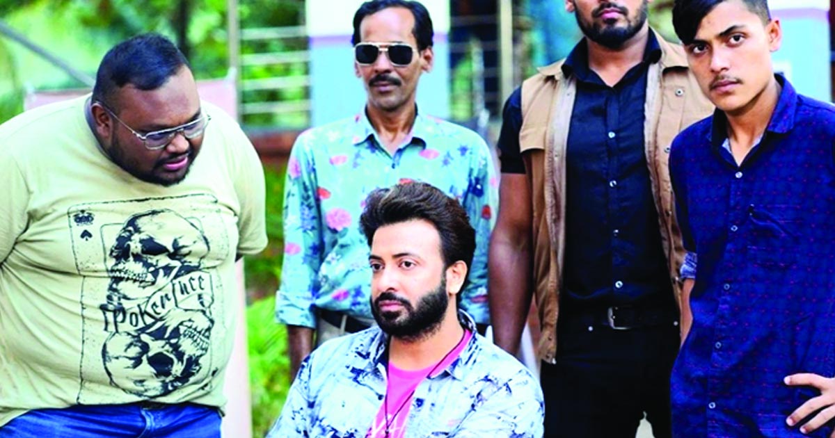 ৩০ বছর পিছিয়ে গেছে শাকিব খানের ‘মায়া’