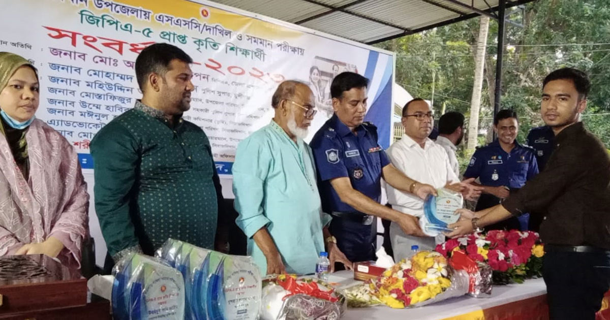 সিরাজদীখানে কৃতি শিক্ষার্থীদের সংবর্ধনা
