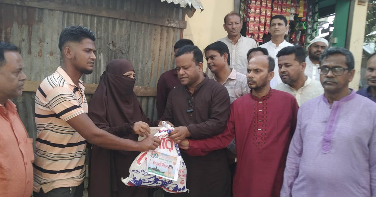 মাটিরাঙ্গায় তারেক রহমান ও ওয়াদুদ ভূইয়ার পক্ষ থেকে ঈদ উপহার প্রদান