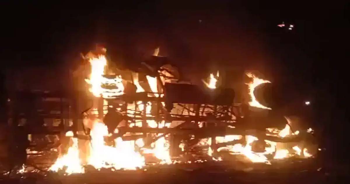 ভারতে ট্রাকের সঙ্গে সংঘর্ষে বাসে আগুন, নিহত ১২