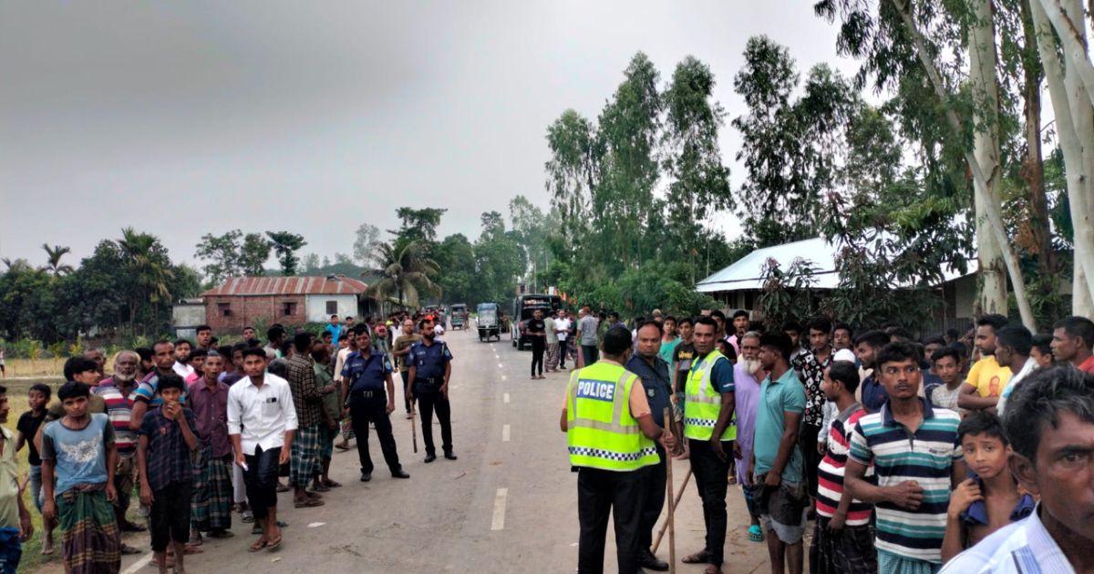 কোরবানির হাট নিয়ে পুলিশ-জনতার সংঘর্ষ, আহত ১০