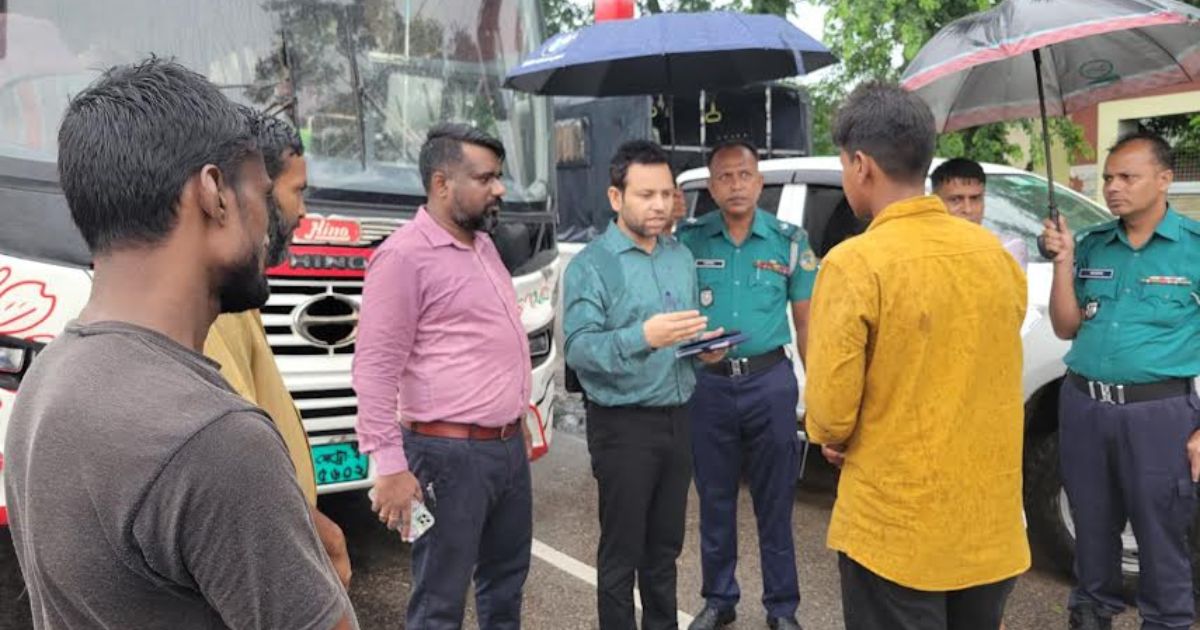 বরিশালে ফিটনেসবিহীন গাড়ির বিরুদ্ধে অভিযান ও জরিমানা