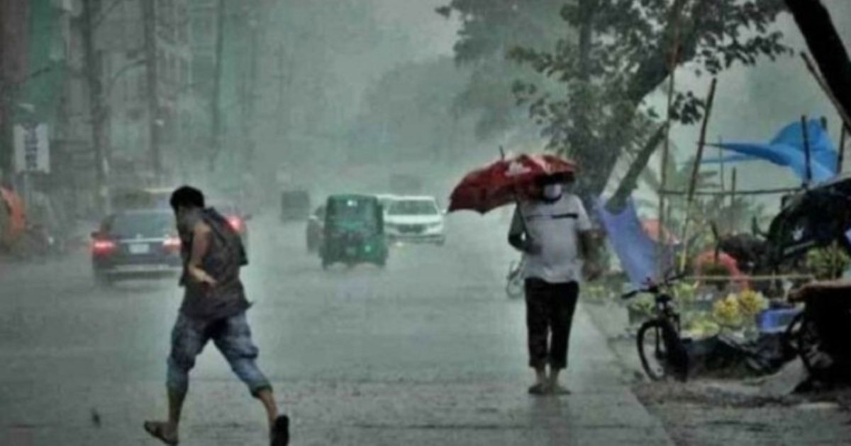 ৮ বিভাগেই অতি ভারি বৃষ্টির পূর্বাভাস, বাড়ছে ভূমিধসের শঙ্কা