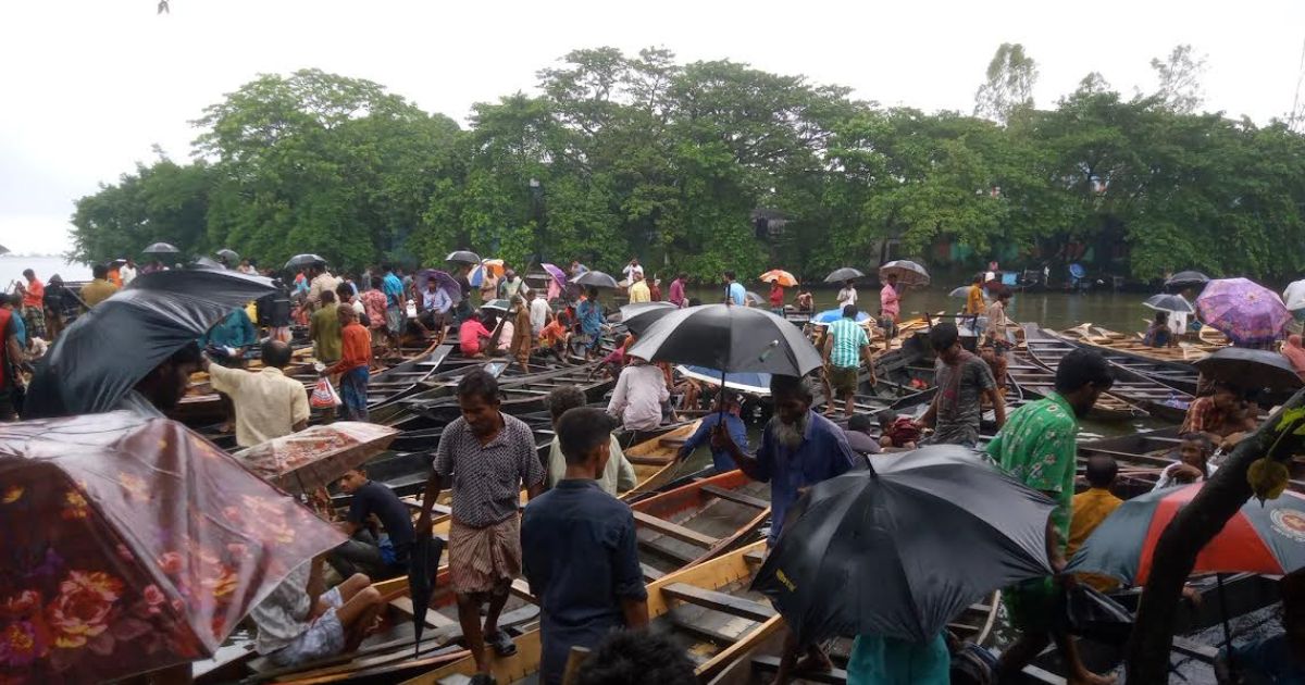 মধ্যনগরে বর্ষা এলেই জমে উঠে শতবর্ষী নৌকা বাজার