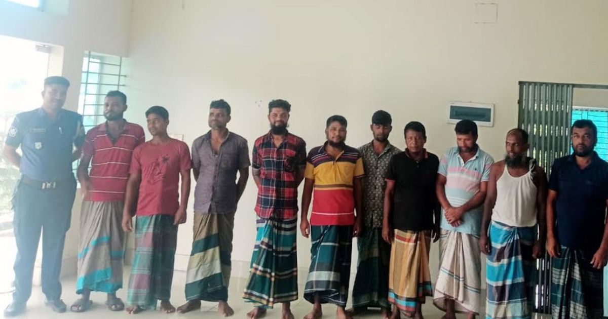 বরিশালে ১৯ ড্রাম গলদা রেনু জব্দ!