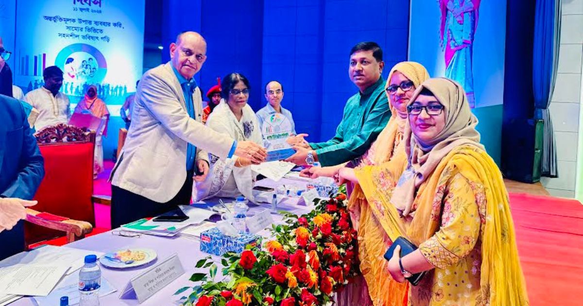 দেশসেরা উপজেলা চেয়ারম্যানের পুরস্কার পেলেন ফেনীর শুসেন